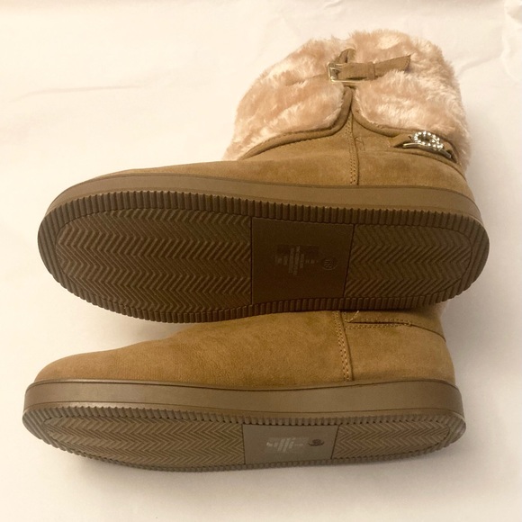 GBG Guess Fur Boots Size 8.5 New in Box - Picture 2 of 7